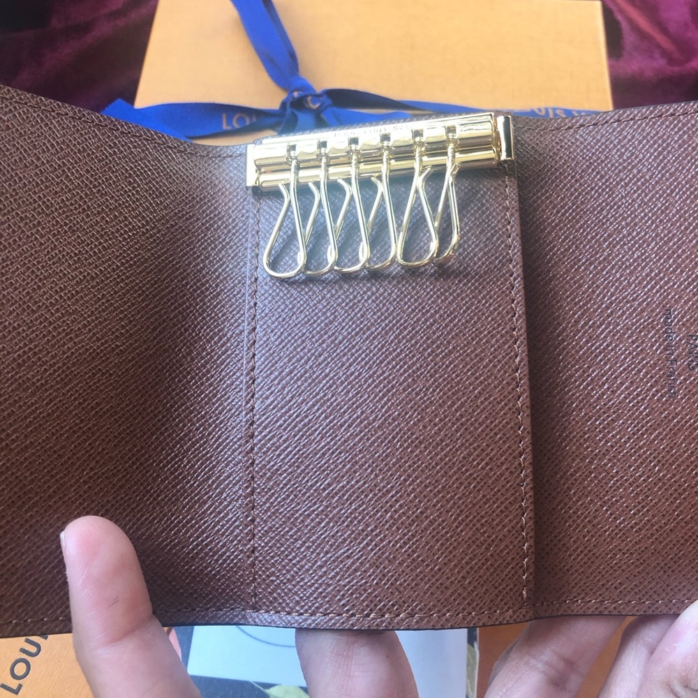❌SOLD❌Brand new Louis Vuitton 6 key holder
